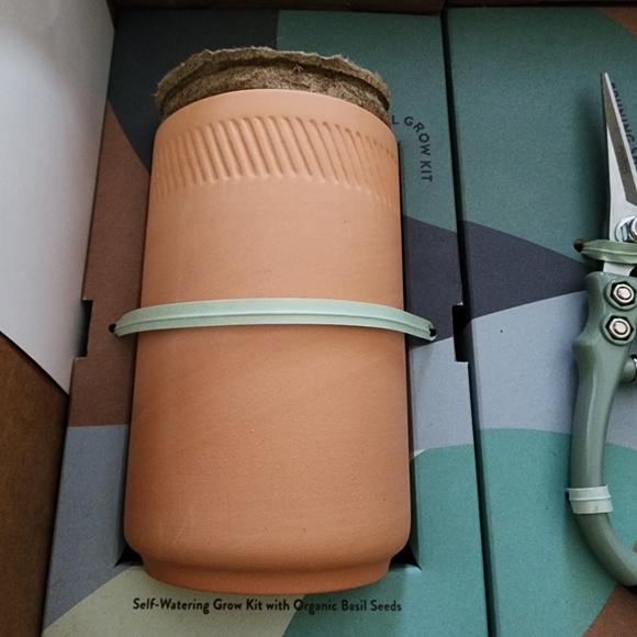 New - Basil Growing Gourmet Kitchen Tools - Picture 7 of 7